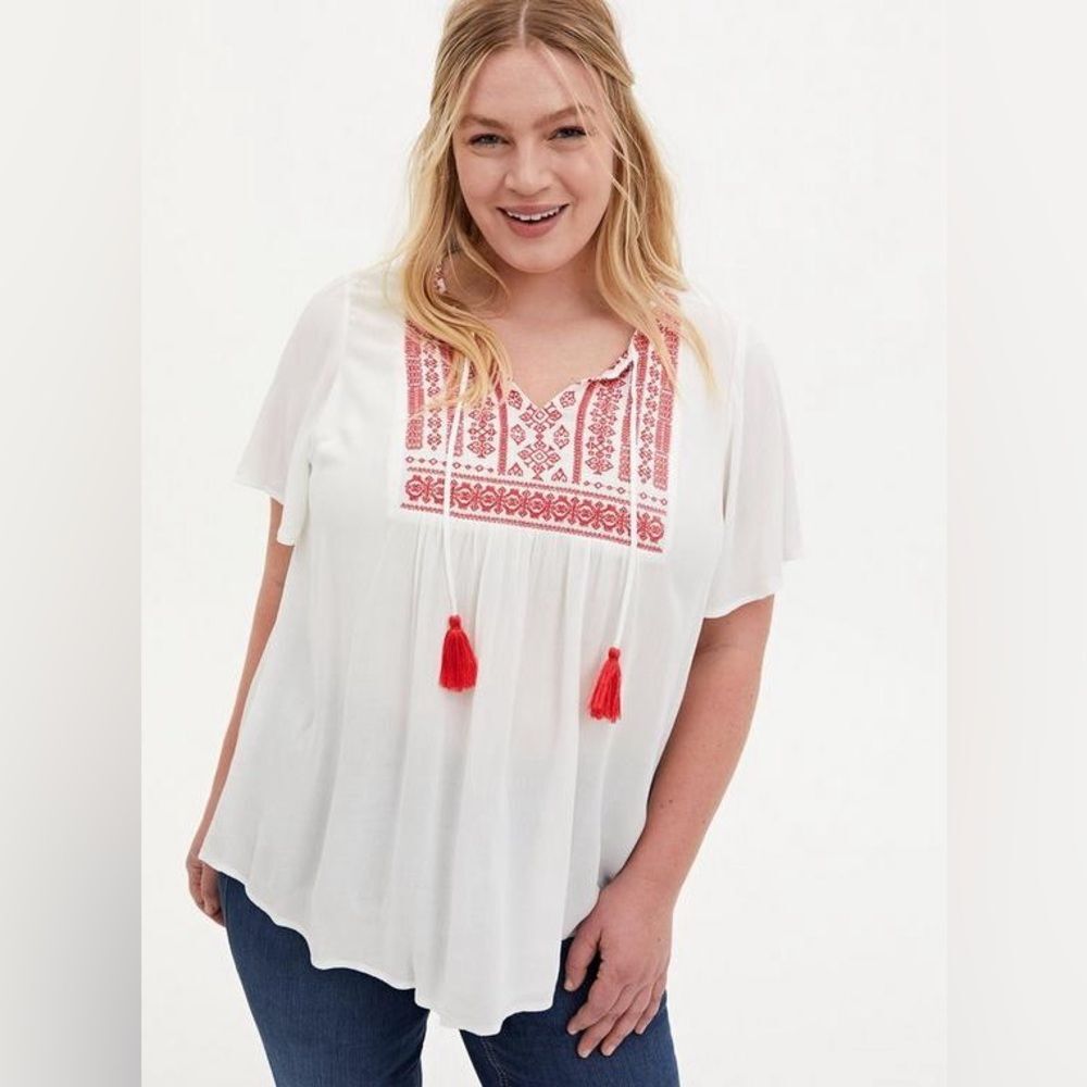 TORRID Cream Crinkle Gauze Embroidered Top vacation boho Size 0 (L 12) EUC